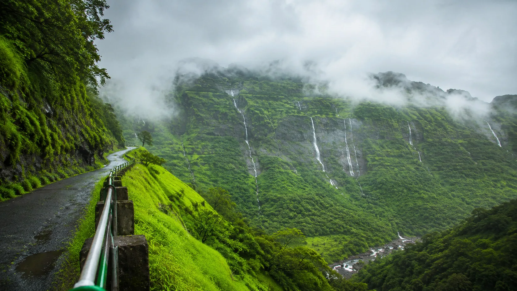 How to Book Affordable Monsoon Holiday Packages