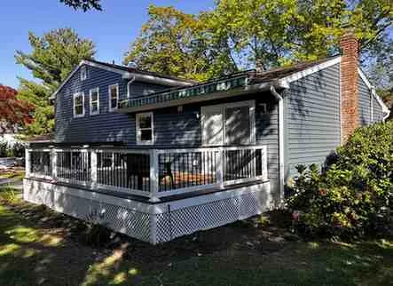 Deck Replacement: When and Why Homeowners Should Upgrade Their Outdoor Space