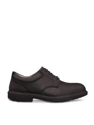 Slip-Resistant vs Non-Slip Shoes: What Hospitality Workers Really Need