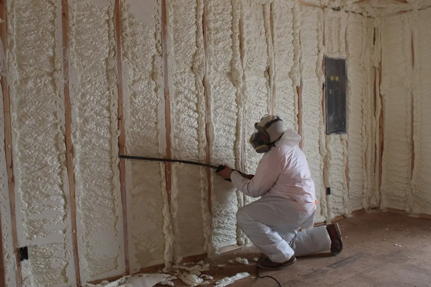 What should you look for in a professional insulation removal contractor in Pflugerville, TX?