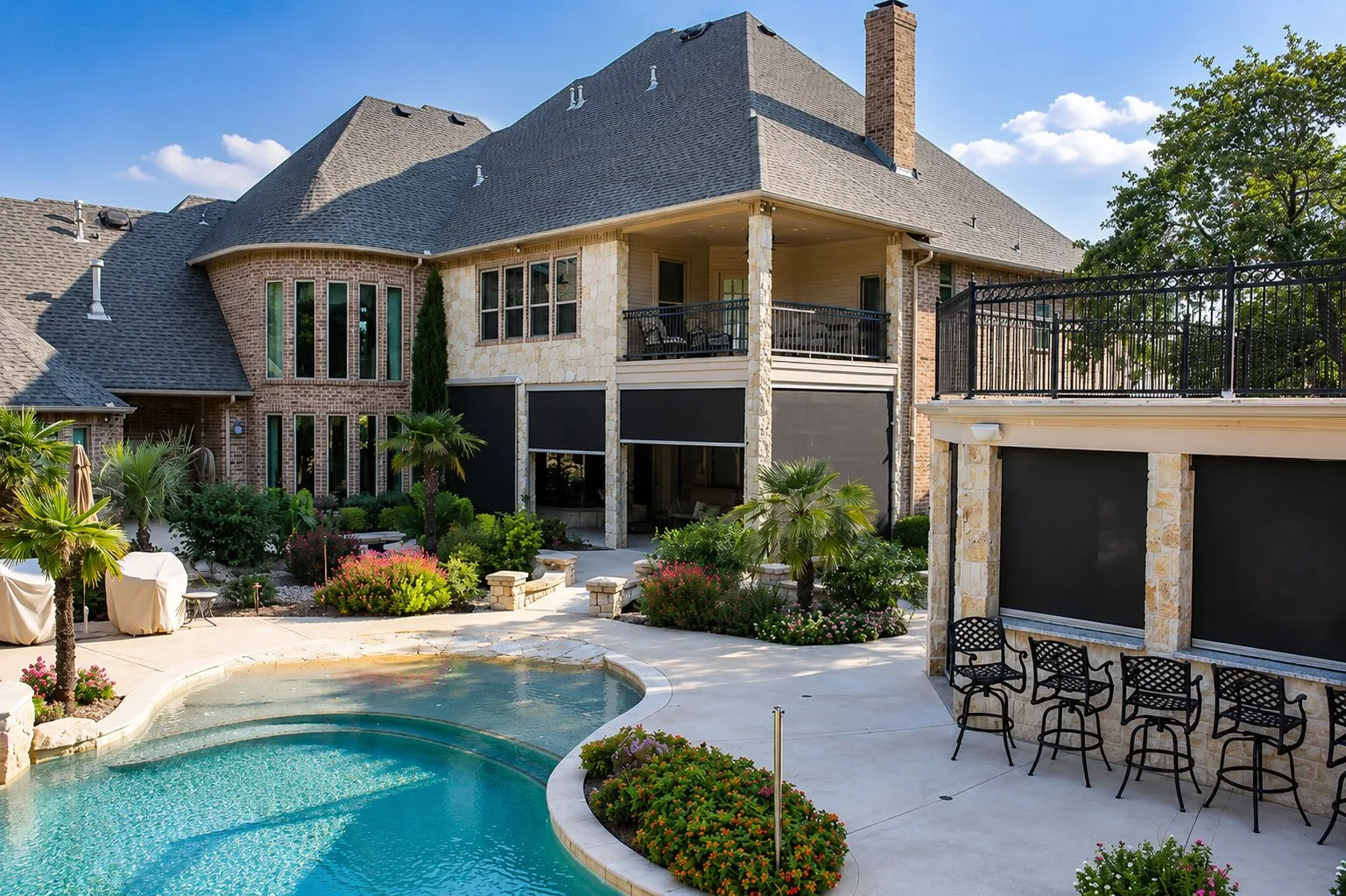 How Professional Motorized Shade Installers in Dallas Transform Homes and Outdoor Spaces