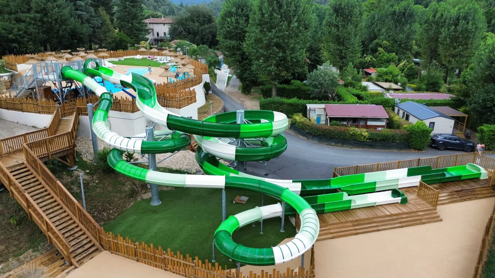 What Keeps Guests Coming Back? The Benefits of Installing Water Slides