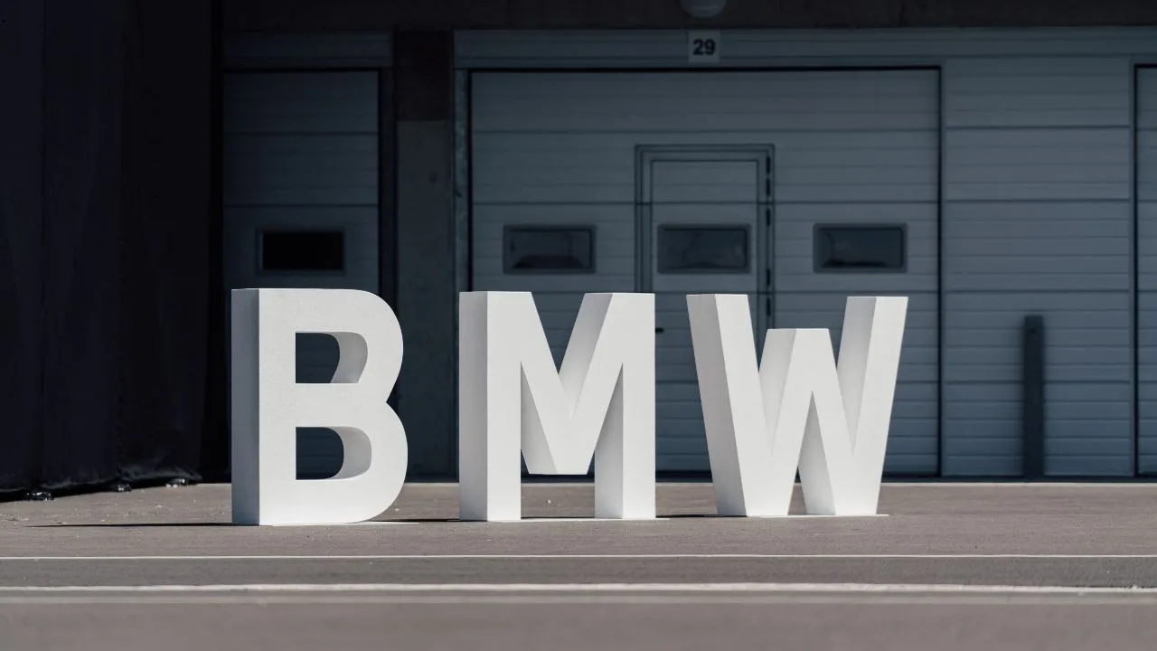 Why Choosing a Specialized BMW Garage in Dubai Matters More Than You Think