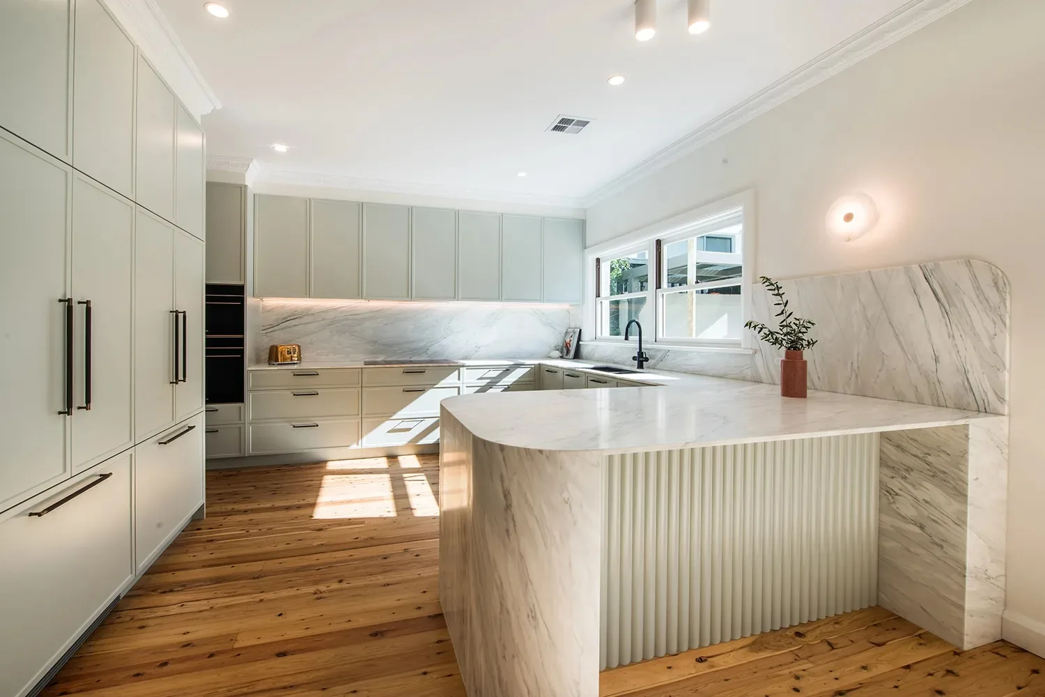 Discover Expert Sydney Kitchen Designers for Your Dream Kitchen