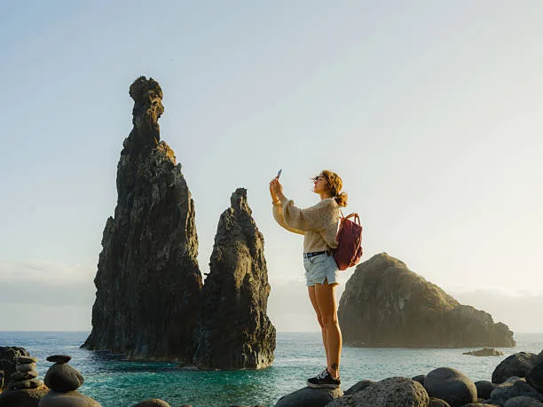 Roaming Realities: A Traveler’s Guide to Gaming Between Destinations