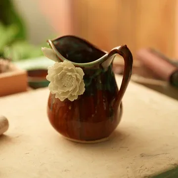 Luxury Ceramic Vases: The Perfect Housewarming Gift