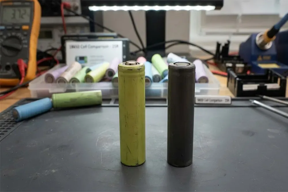 Button Top vs. Flat Top 18650 Batteries: What Is the Difference?
