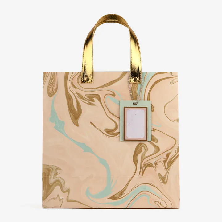 Benefits of Using Paper Gift Bags for Retail and Corporate Gifting