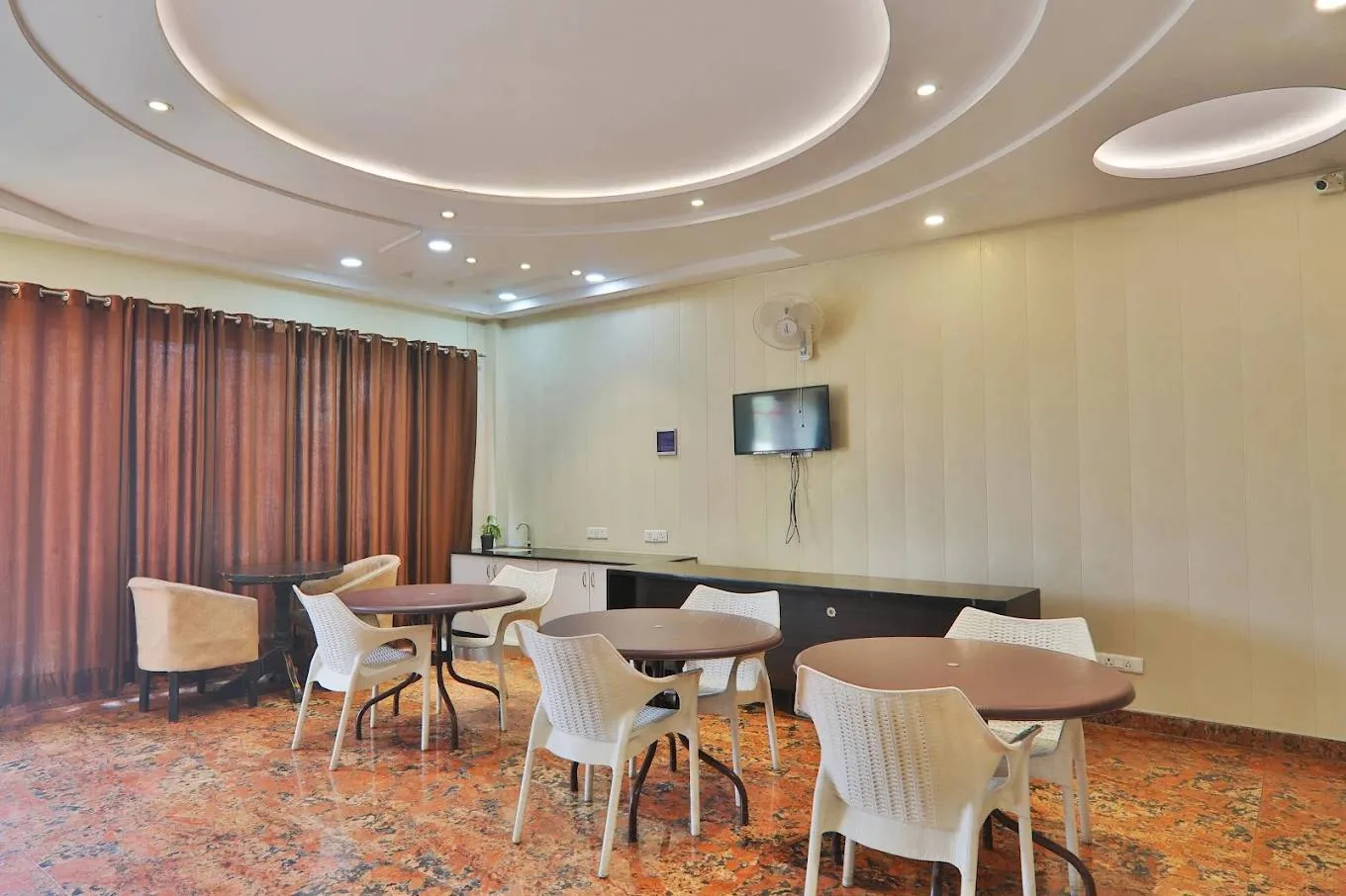 Hotels in Gomti Nagar for Family: Why My Stay at Hotel Aarya Felt Like the Right Choice