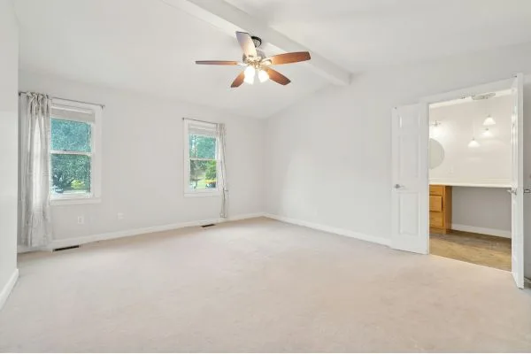 Small Ceiling Fans with Lights: Smart Comfort for Compact Spaces