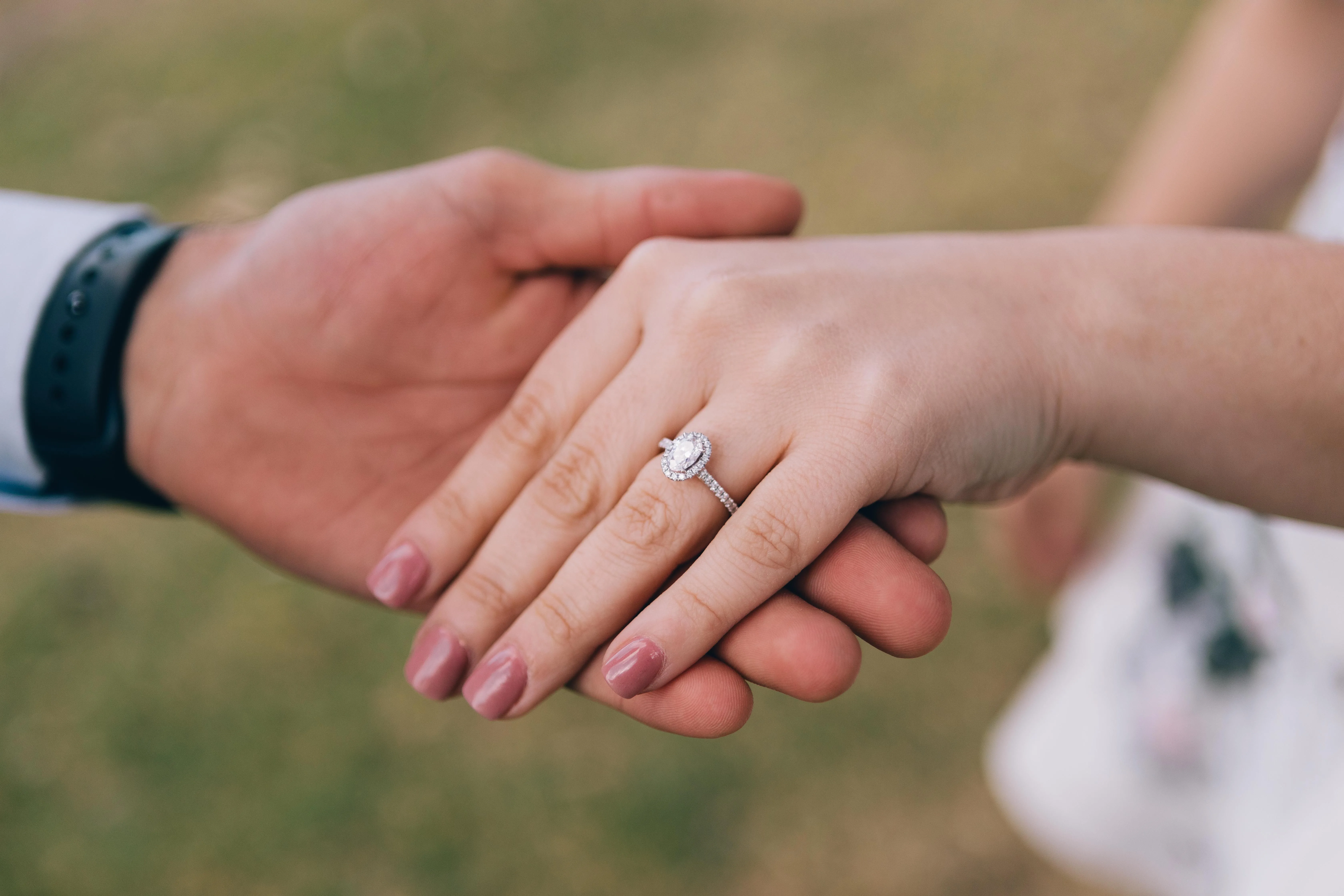 The Charm of Little Engagement Rings: Timeless Beauty in a Minimal Design