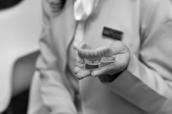 Clear Retainers, Fixed Retainer, and Hawley Retainer: Which Retainer Is Right for You?