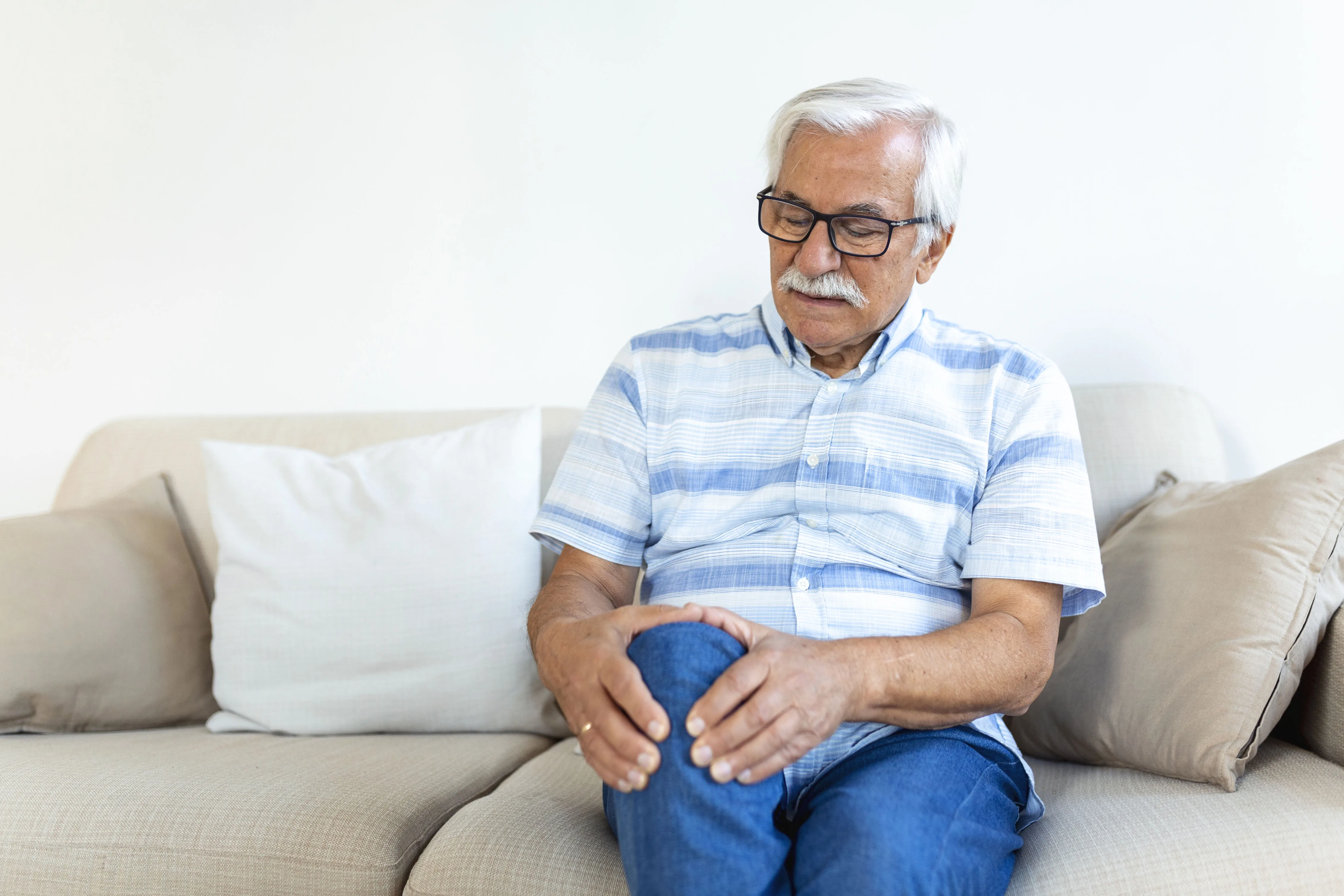 Can Poor Sleep Make Joint Pain Worse? Here's What Ayurveda Says