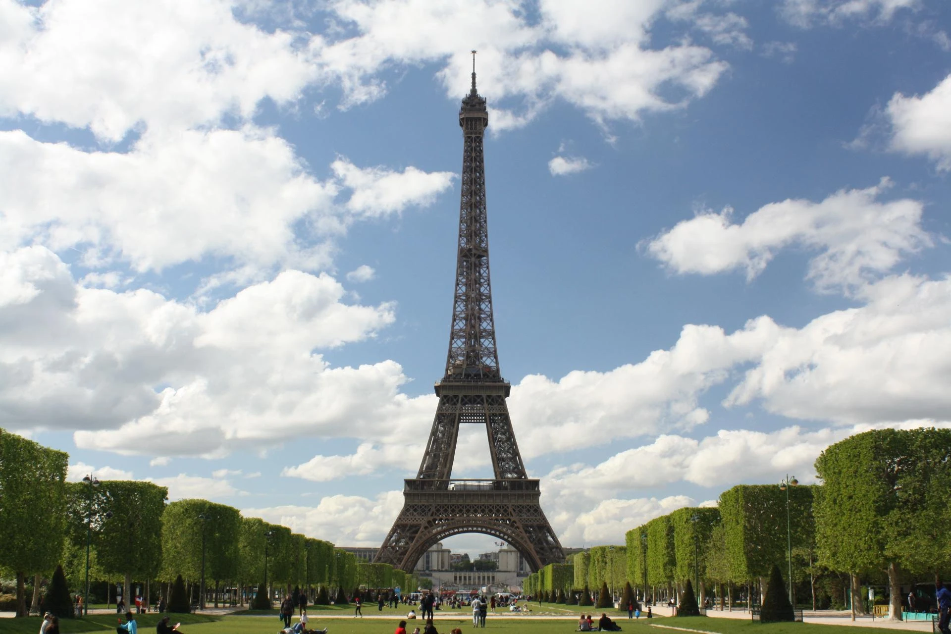 Europe Holiday Packages from Dubai – Explore 7 Dreamy Destinations with TravTips in 2025!
