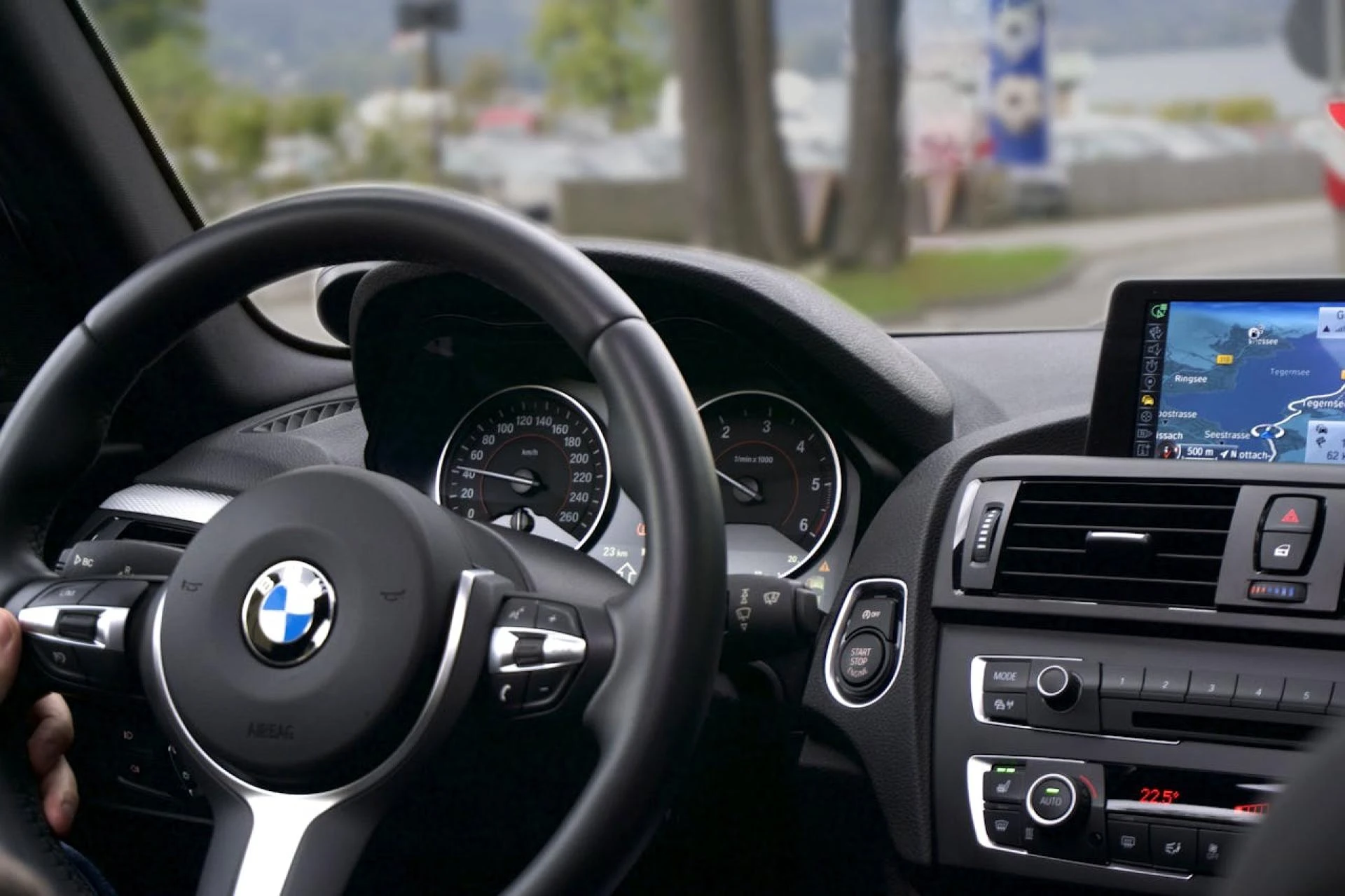 How Driving School Training Helps You Pass Your Driving Test with Confidence