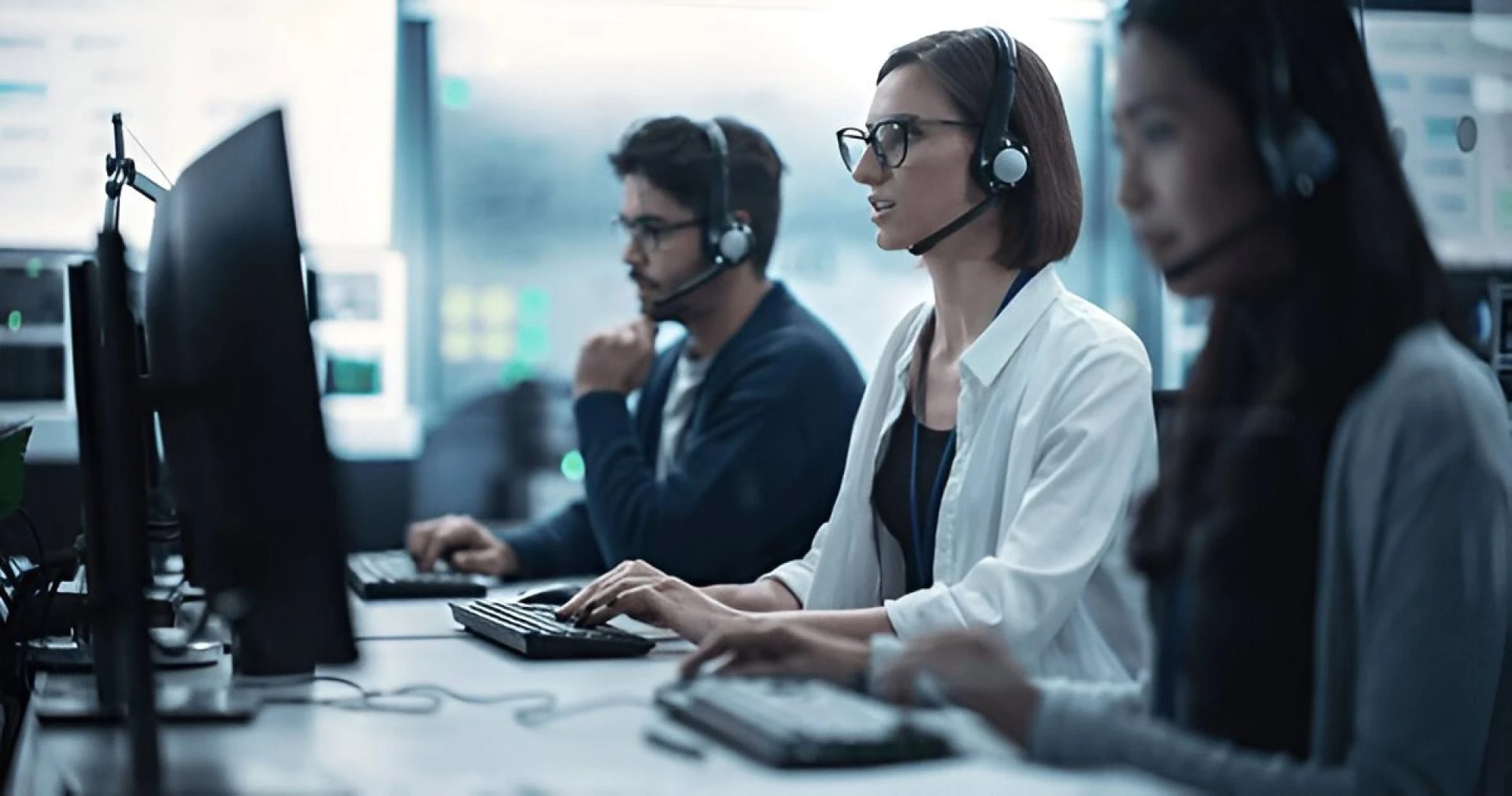 The Unseen Symphony: Benefits of AI Voice Modulation in Customer Service
