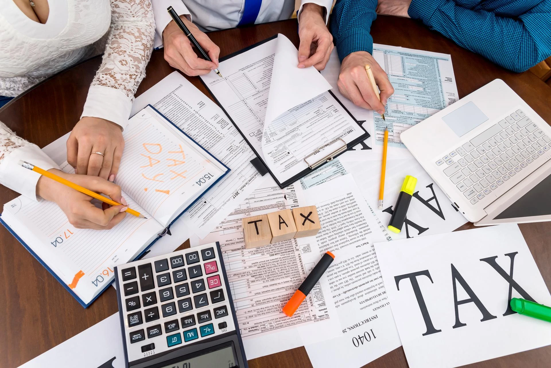 The Role of Corporate Tax Advisors in Return Filing Compliance