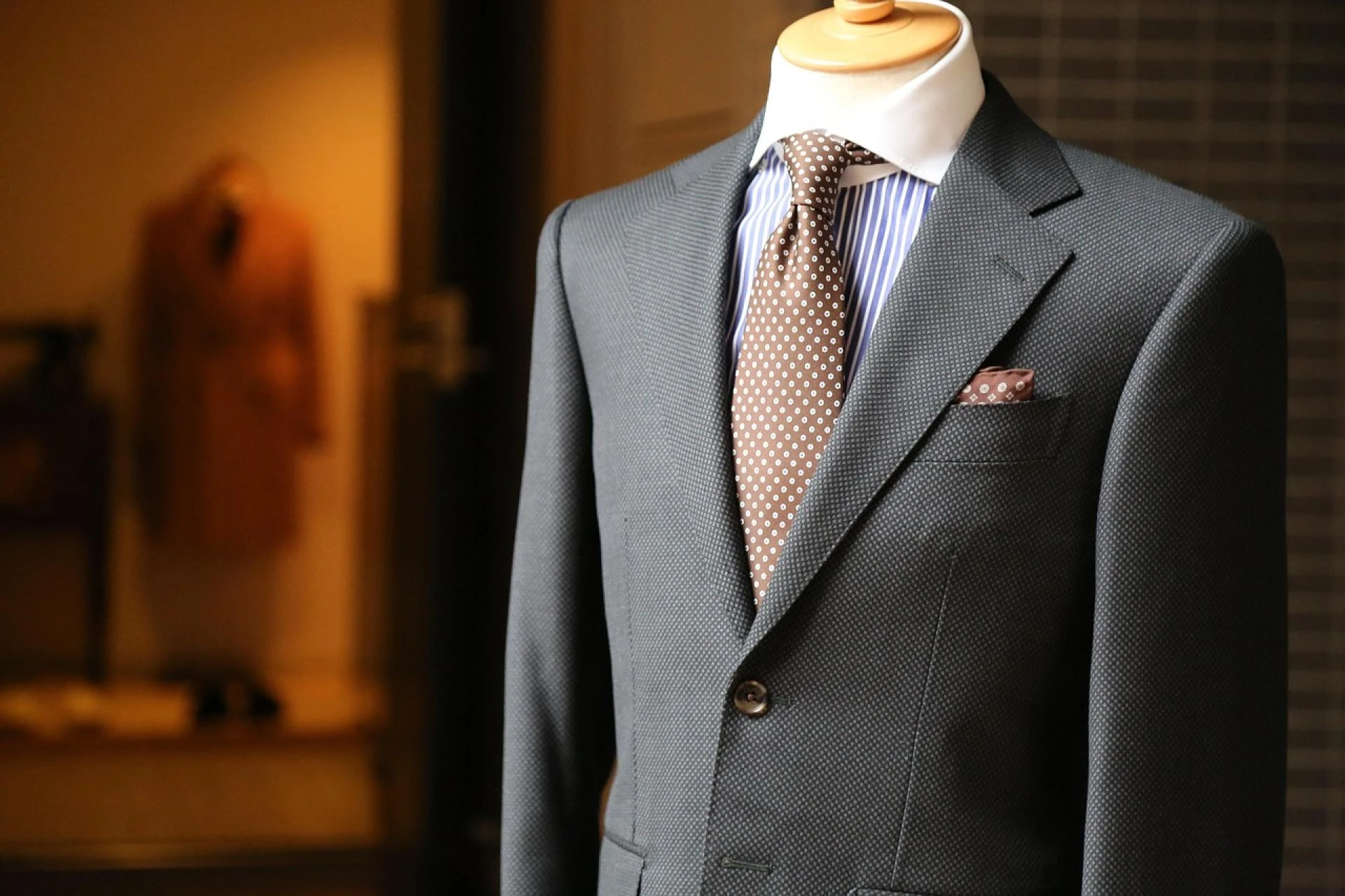 Why Tourists Prefer Pratunam Tailors Over Other Tailors in Bangkok