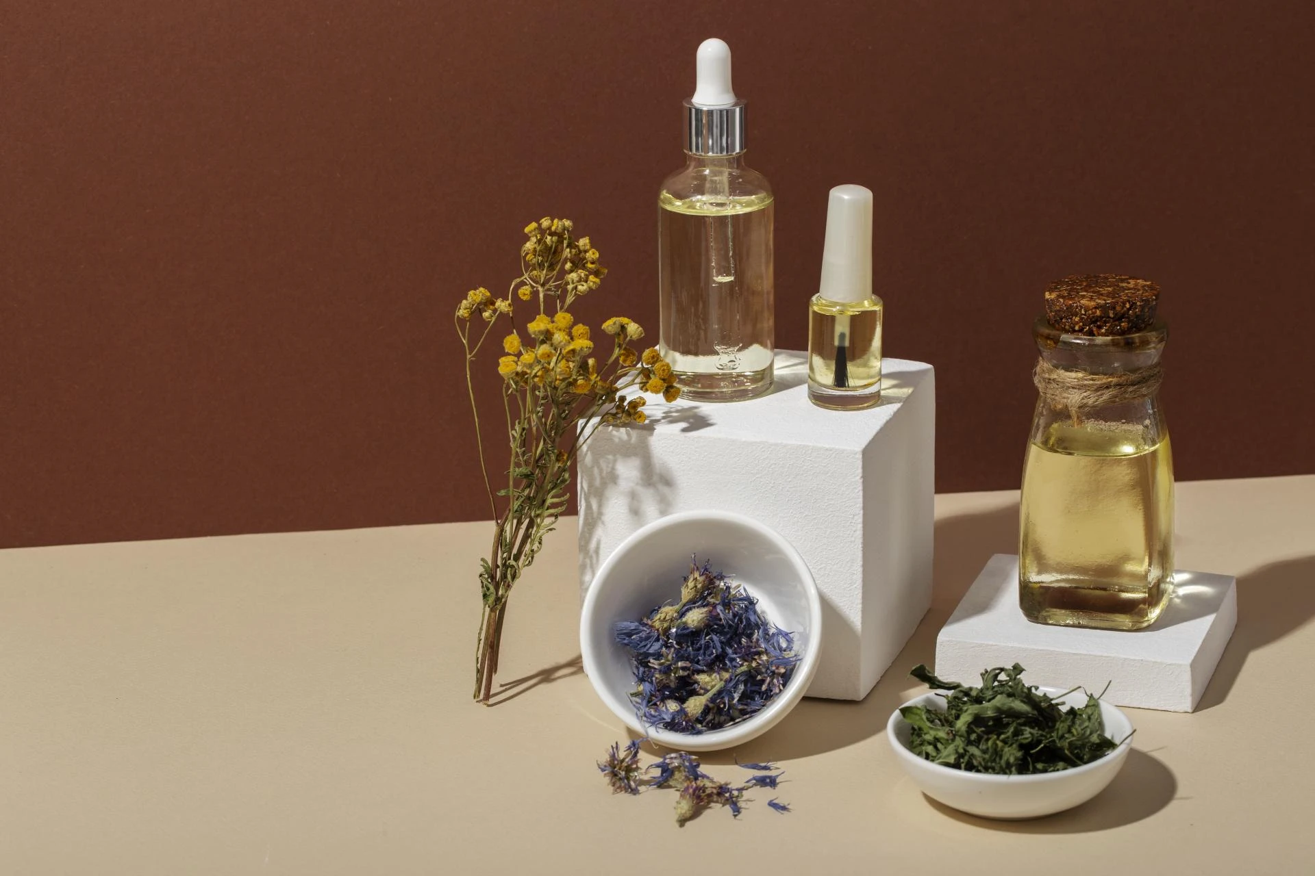 Essential Oils vs Fragrance Oils for Diffusers: What to Choose in 2025