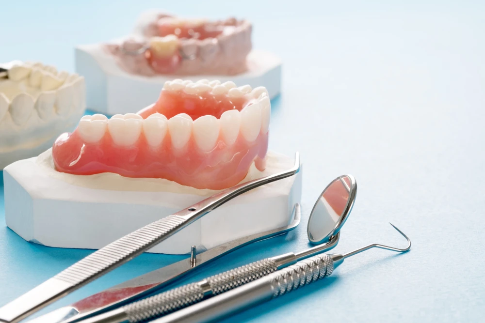 Living with Dentures: Tips for Comfort and Confidence