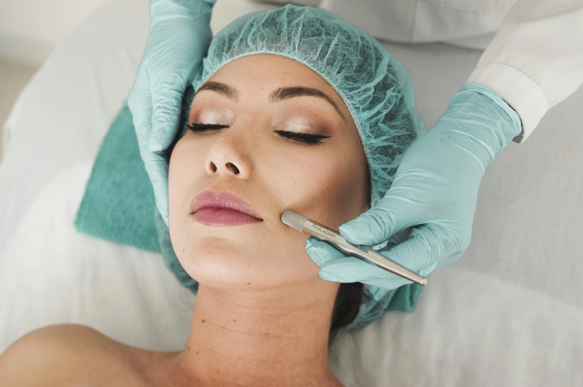 How to Keep Your Skin Glowing in New England Weather?