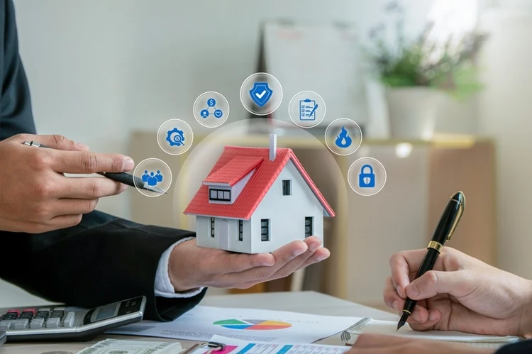 The Minnesota Homeowner’s Guide to 2025: Navigating Rising Rates, Roof Rules, and “Hail Alley”