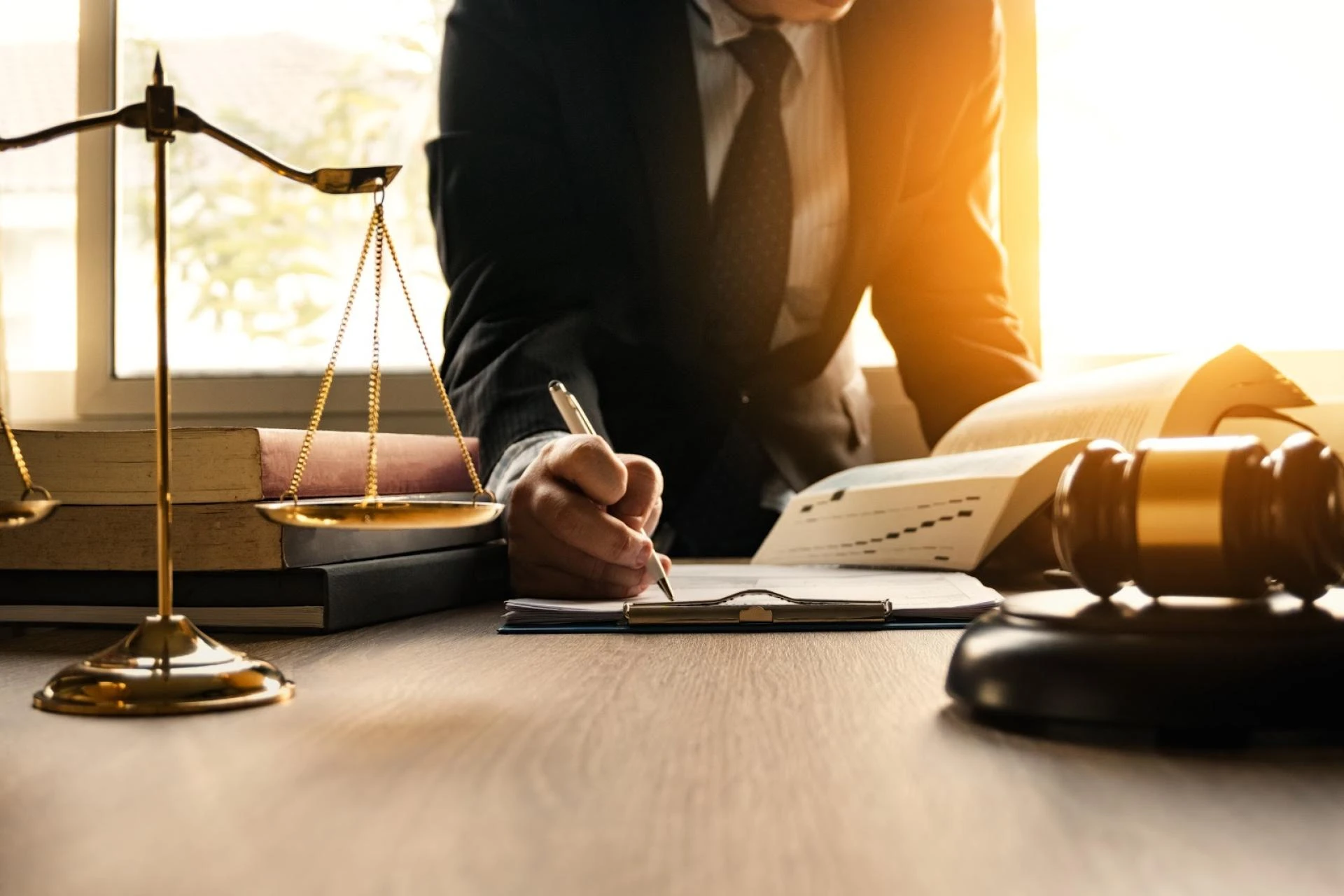 What Commercial Real Estate Lawyers Do During a Property Deal