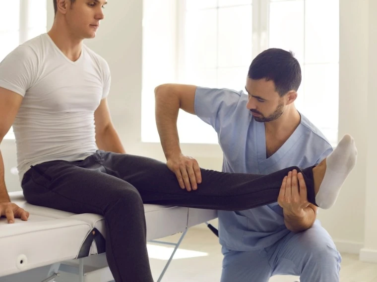 Winter Joint Pain: When to See an Orthopaedic Specialist
