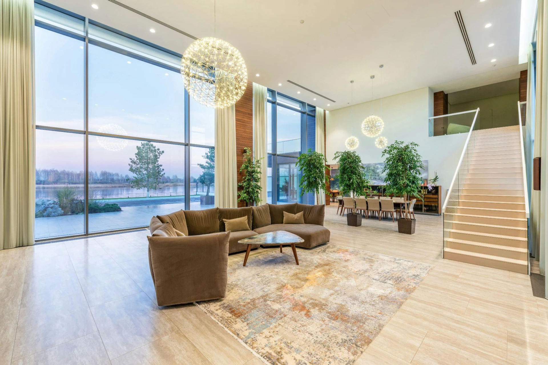 The Role of Glass Design in Modern Architecture and Interior Aesthetics