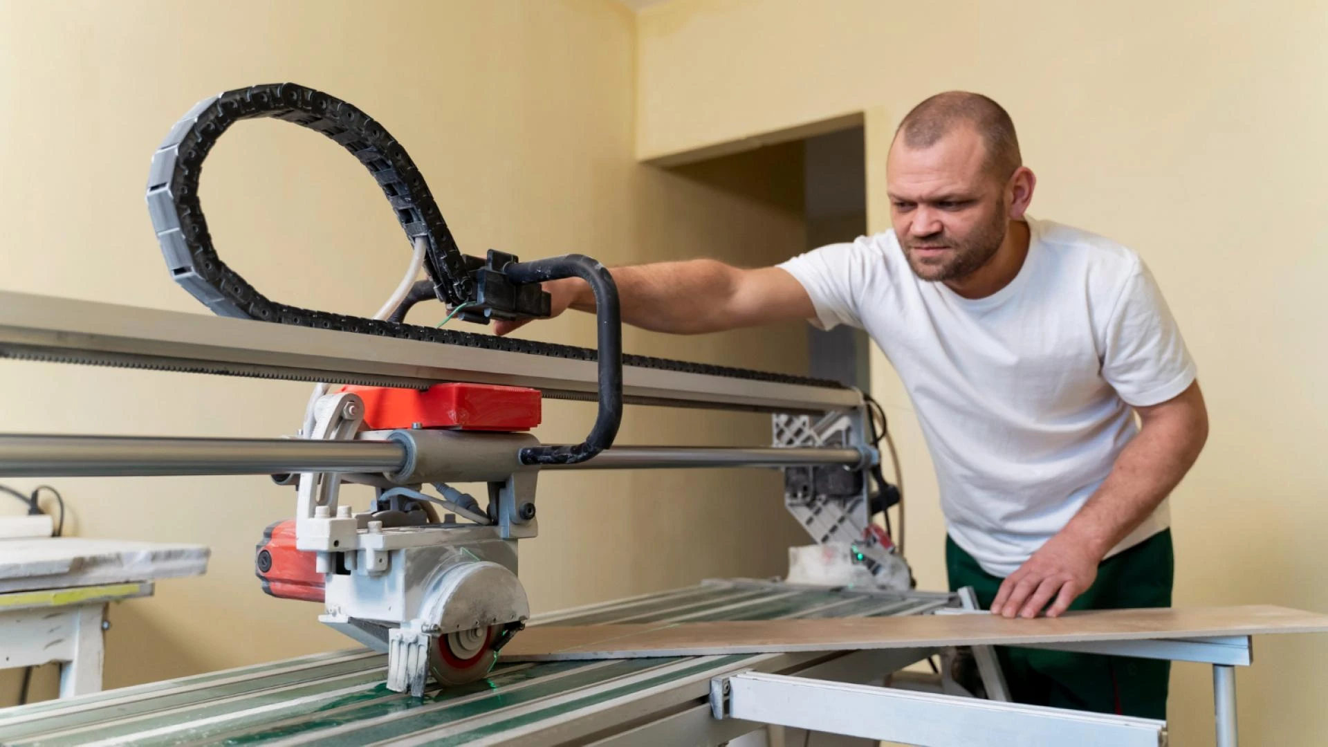 How Bevel Sheet Laser Cutting Improves Precision in Metal Projects