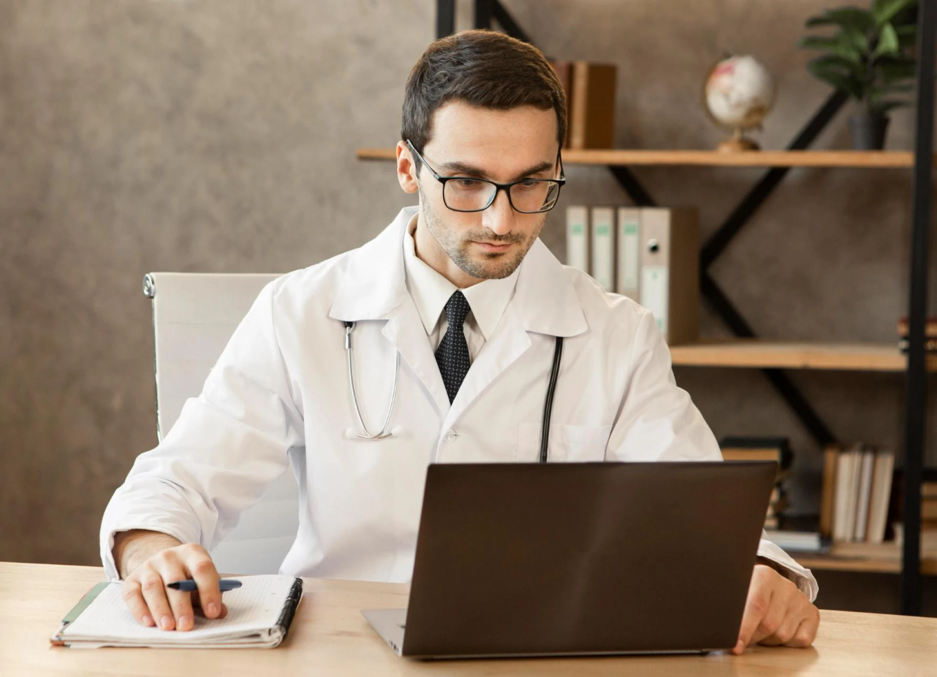 Advance Your Healthcare Career with an Online MBA in Hospital Management 