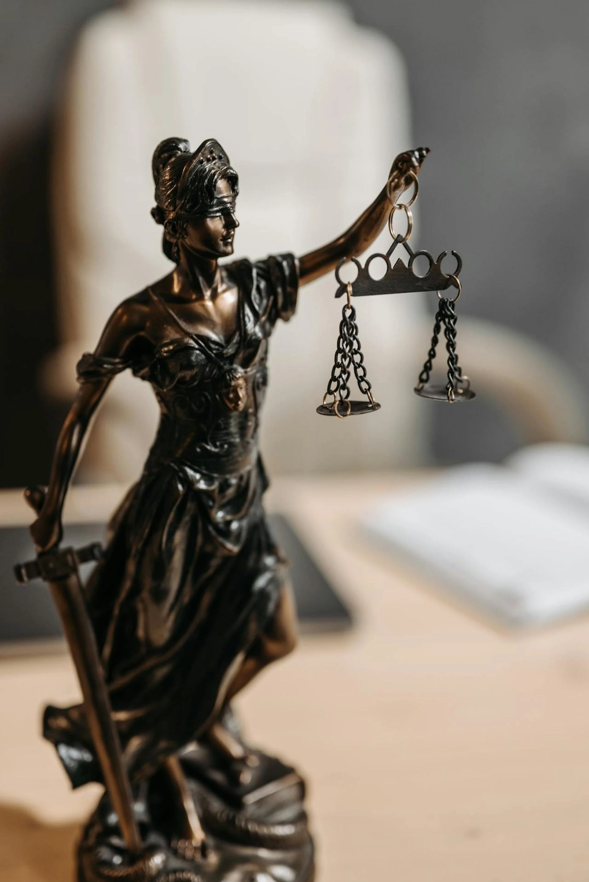 Top 10 Things to Know Before Choosing the Best Law Firm in Indore