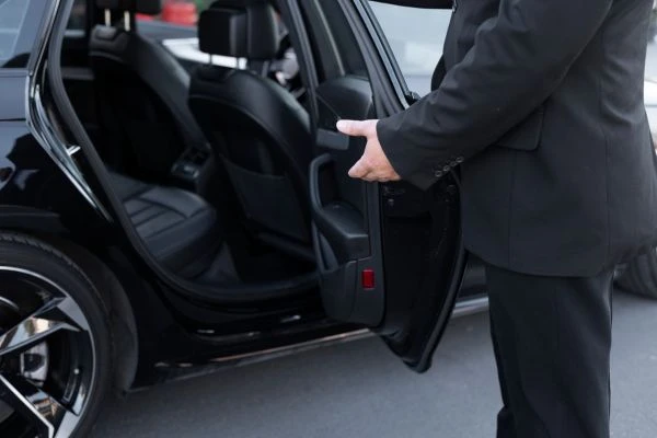 How Early Should You Book a Maxi Taxi to Melbourne Airport for a Smooth Trip?