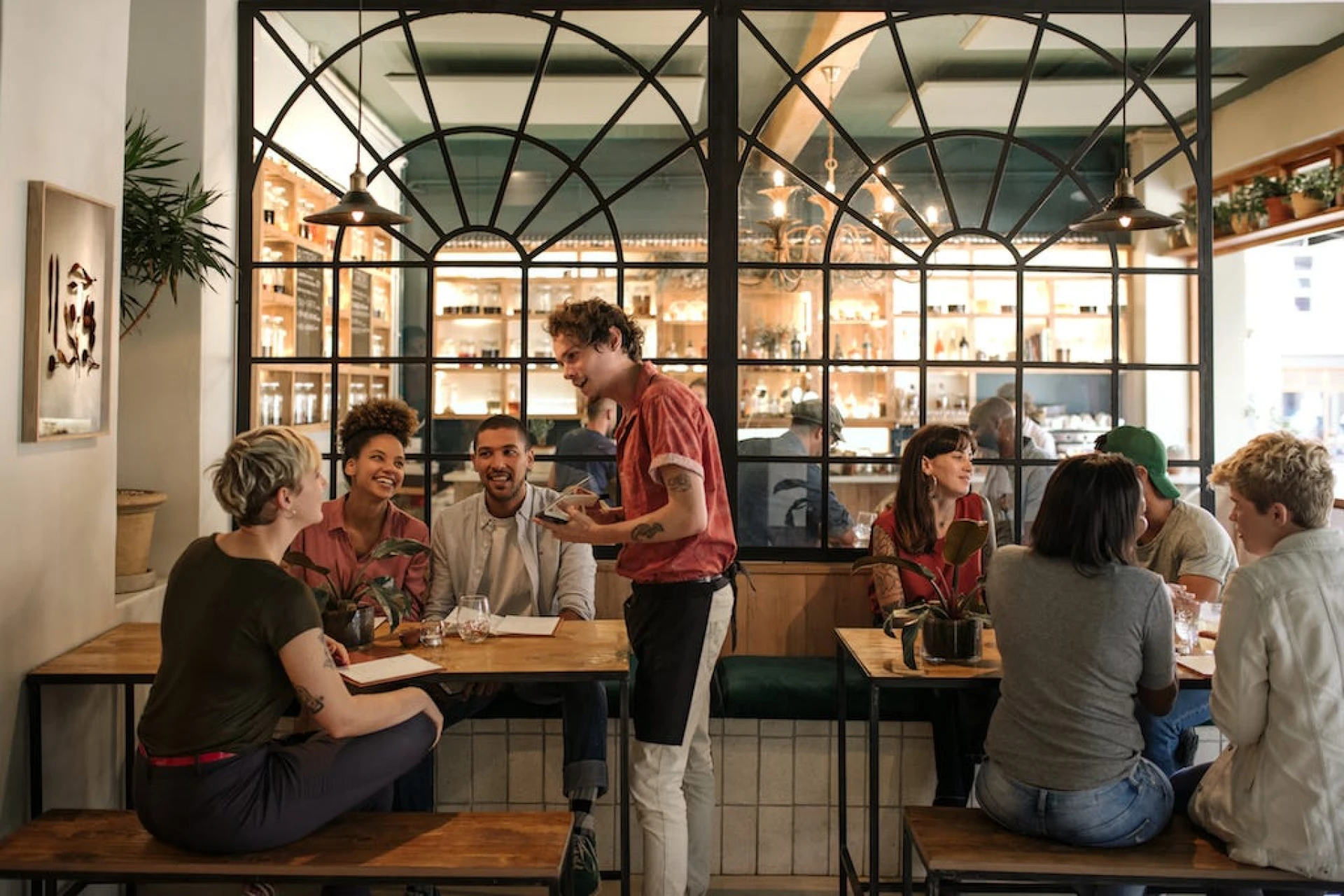 How Restaurants Create Memorable Customer Experiences in the UK?