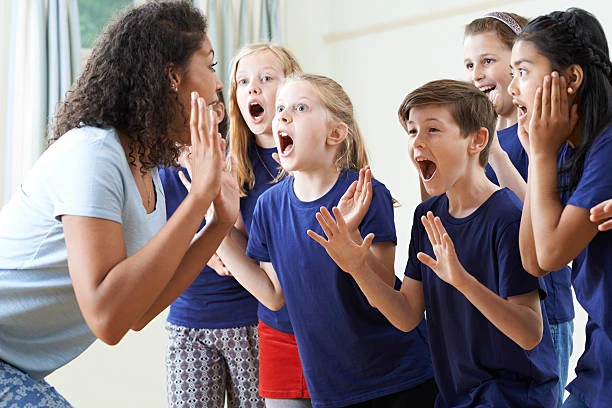 Cours de théâtre à Paris avec Acting International pour comédiens polyvalents
