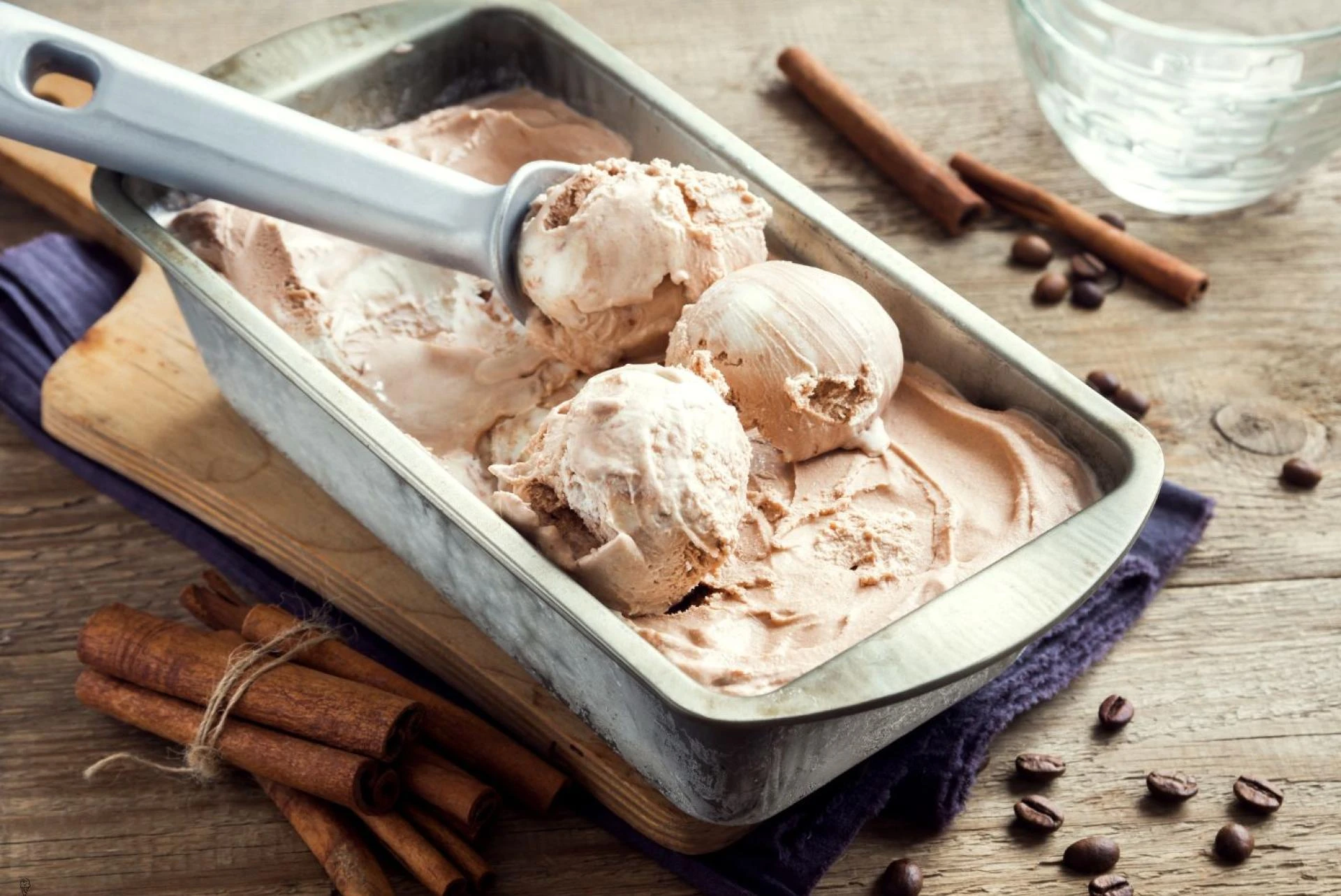 Creative Ways Gelato Cart Hire Sydney Can Delight Guests