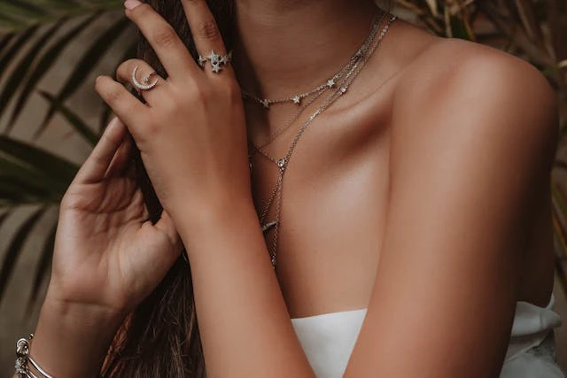 Seasonal Necklace Style Guide: What to Wear Year-Round