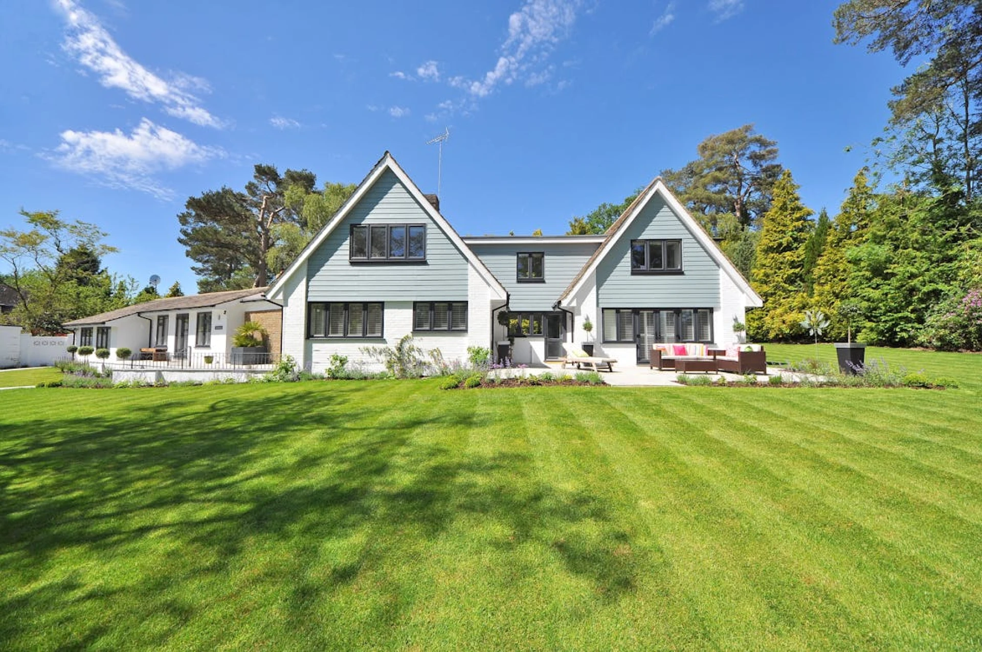Repair or Replace? How Homeowners Can Make the Right Roofing Decision