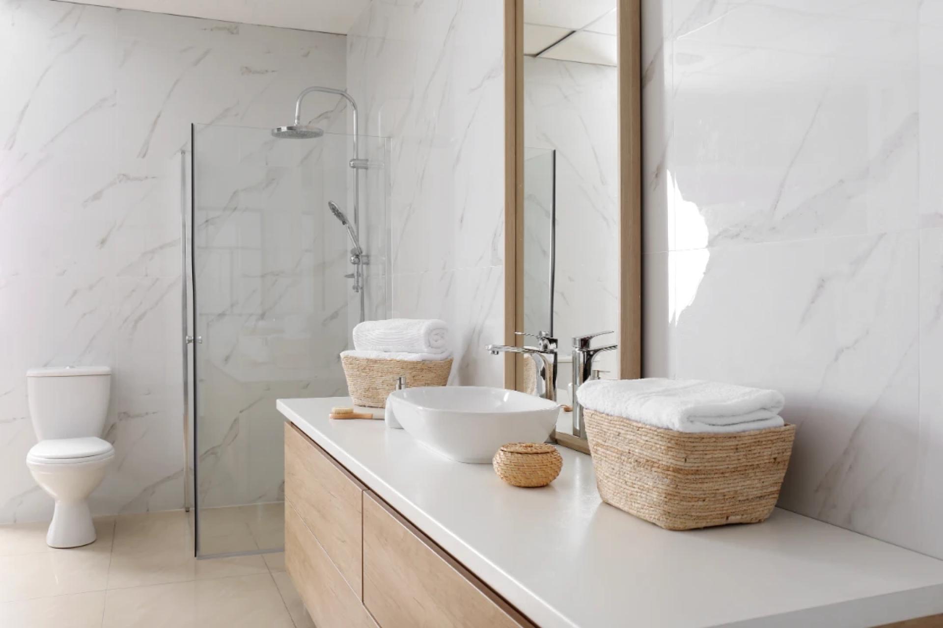Emergency Plumbing Tips: When to Call a Plumber and What to Do Before They Arrive