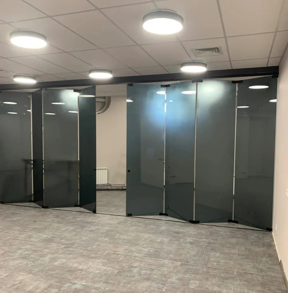 Light, Freedom, and Style: The Benefits of Glass Partitions in Modern Interiors