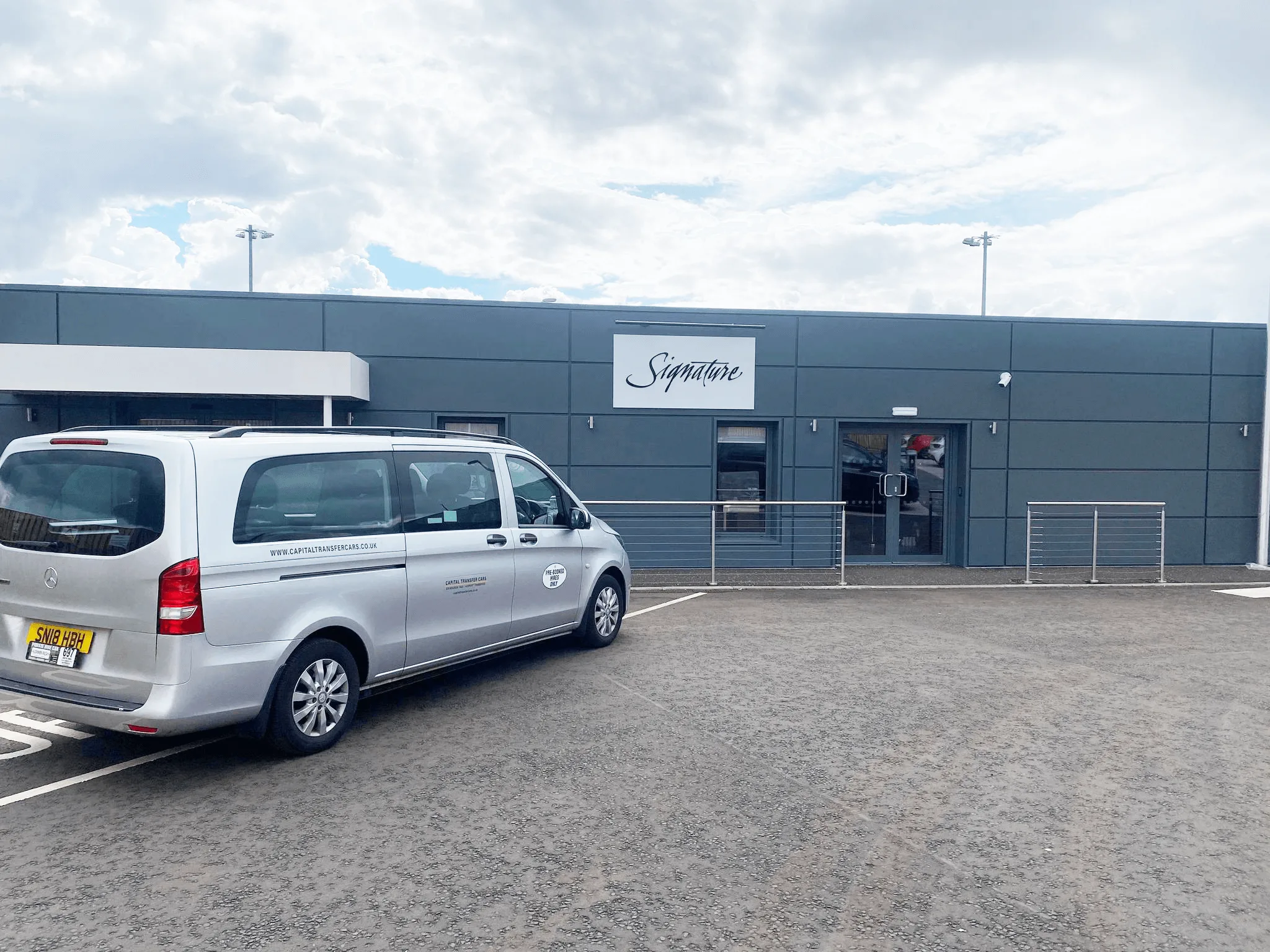 7-Seater Taxi Edinburgh Airport – Comfortable and Reliable Group Airport Transfers