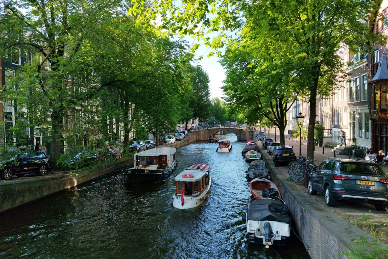 How an Amsterdam Real Estate Advisor Simplifies Your Home Search